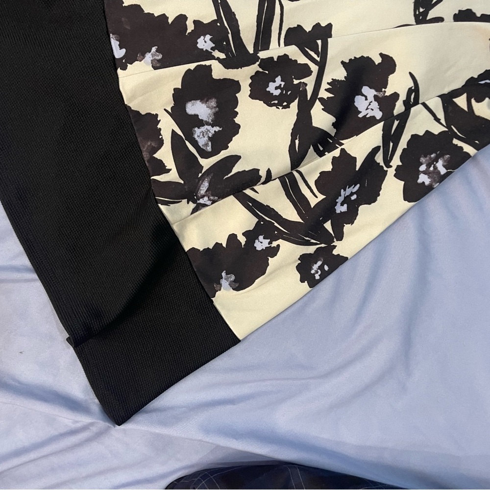 Julian Taylor Black and Cream Floral Midi Dress - Picture 6 of 16